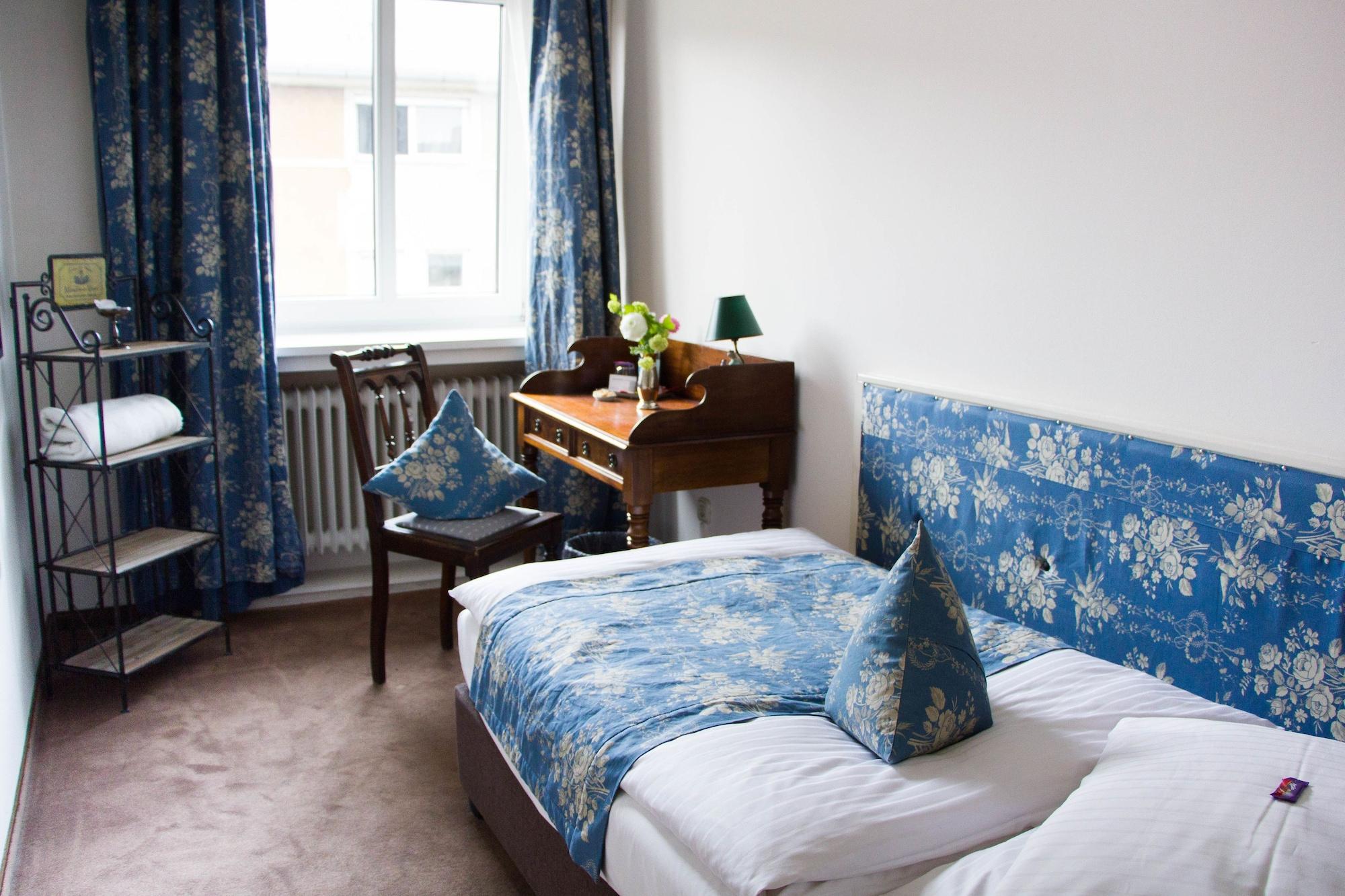 Hotel In 3*