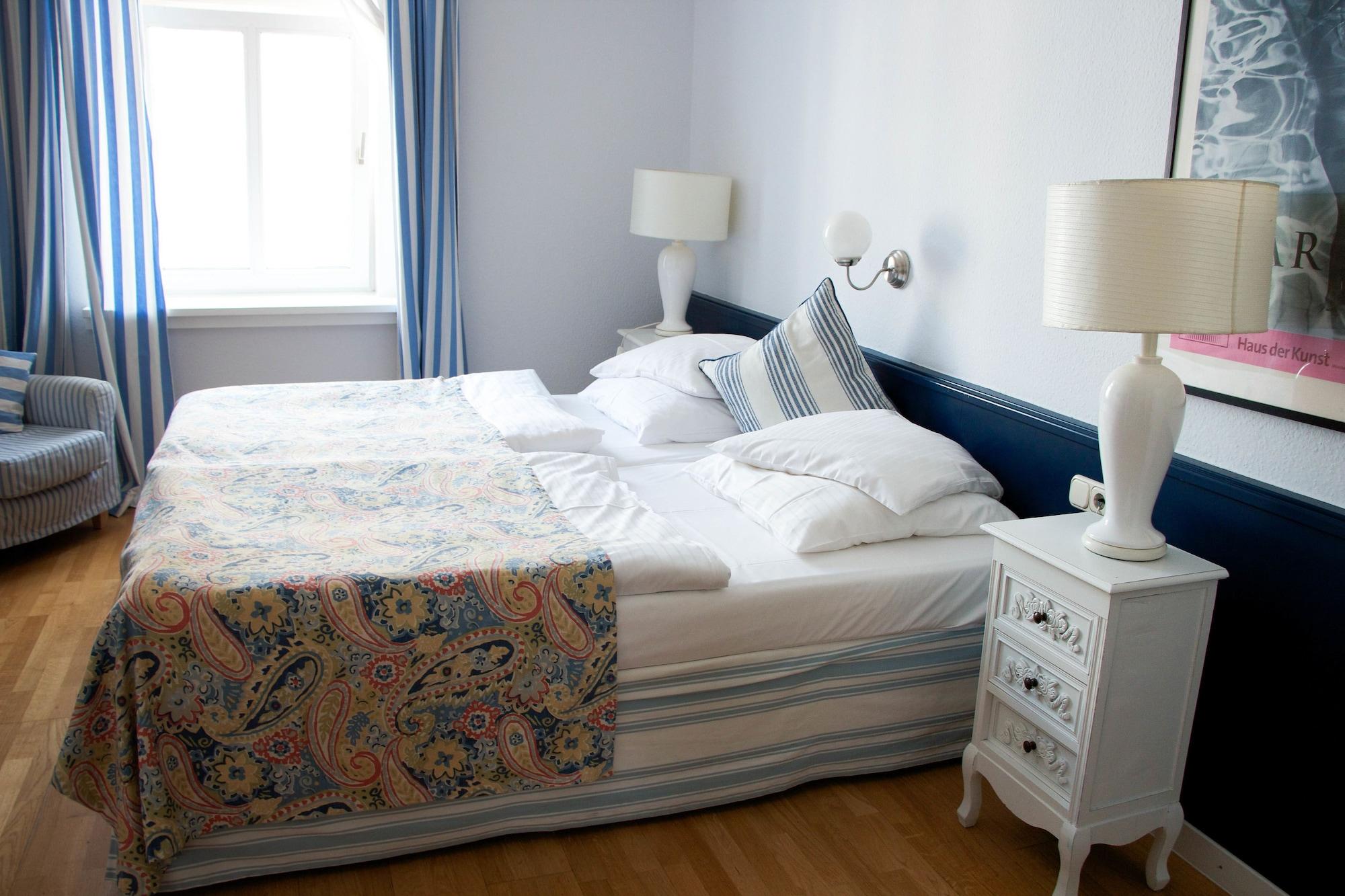 In Hotel 3*